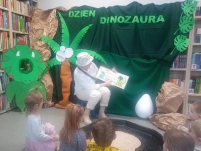 Grupa dzieci podczas zajęć