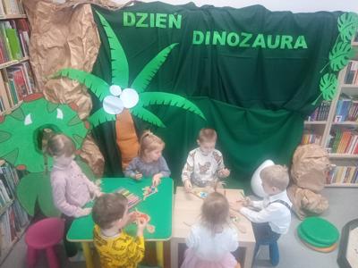 Grupa dzieci podczas zajęć