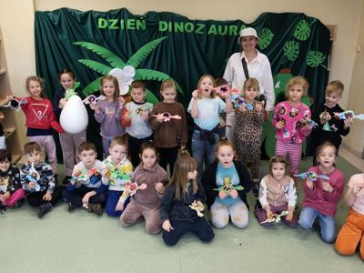 Grupa dzieci podczas zajęć