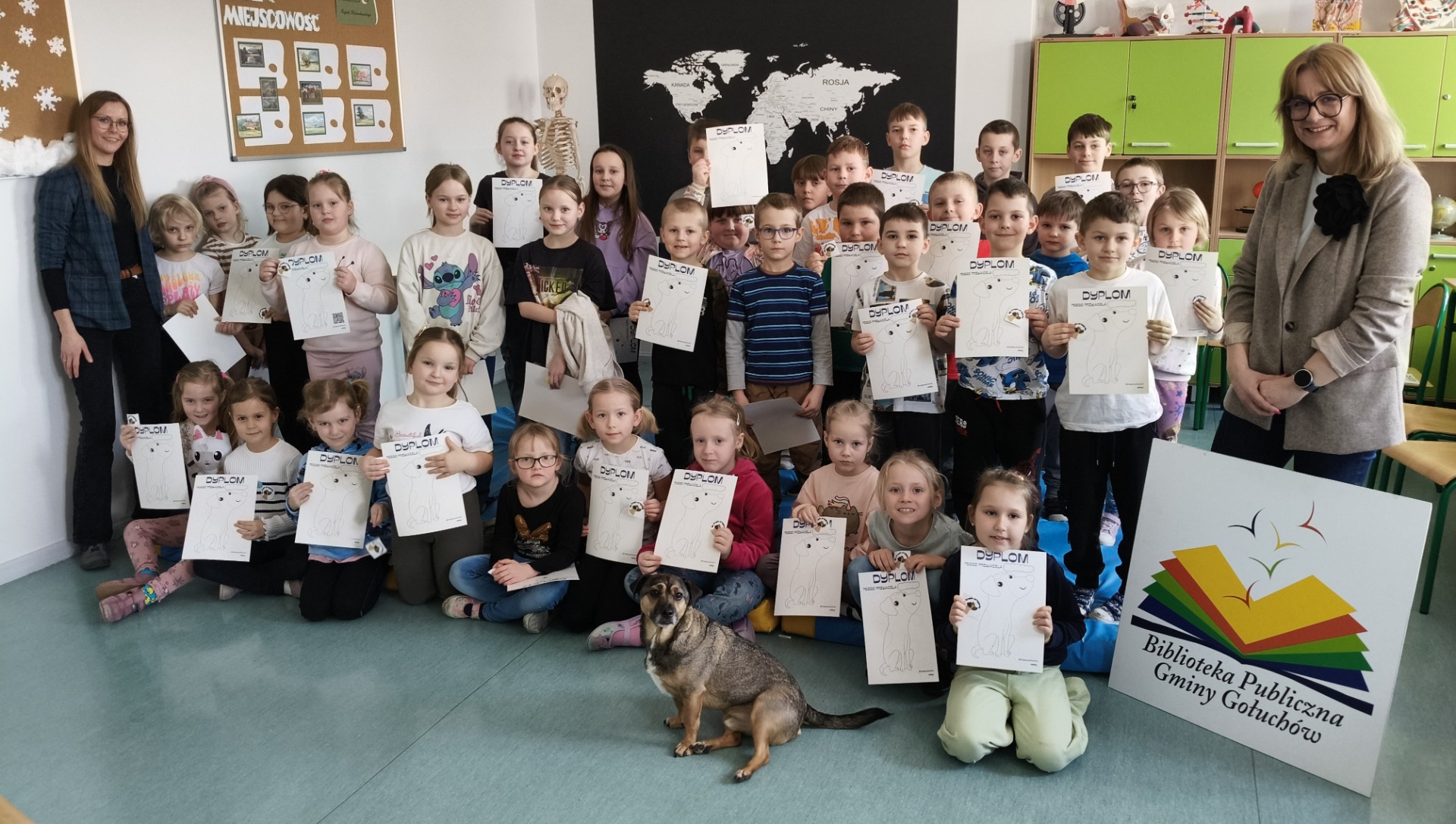 Pies Precel z dziećmi i prowadzącymi
