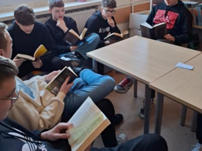 Grupa dzieci podczas zajęć - Kościelna Wieś