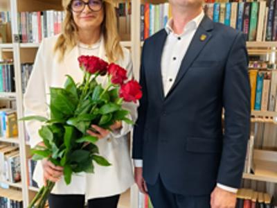 Od lewej: dyrektor Monika Sobczak-Waliś ; wójt Tomasz Pawlak.