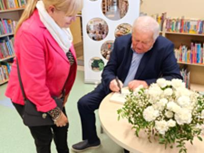 Marian Dziędziel i publiczność