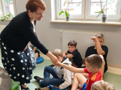 XXIV Ogólnopolski Tydzień Czytania Dzieciom. Dzień 1 - Czytający witający się z dziećmi