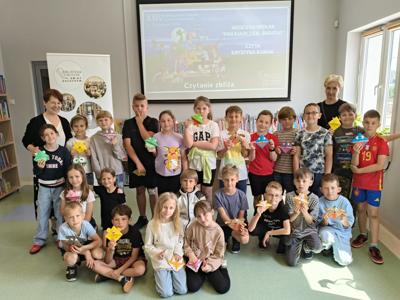 XXIV Ogólnopolski Tydzień Czytania Dzieciom. Dzień 1 - Zdjęcie grupowe