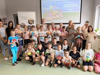 XXIV Ogólnopolski Tydzień Czytania Dzieciom. Dzień 4 - Zdjęcie grupowe