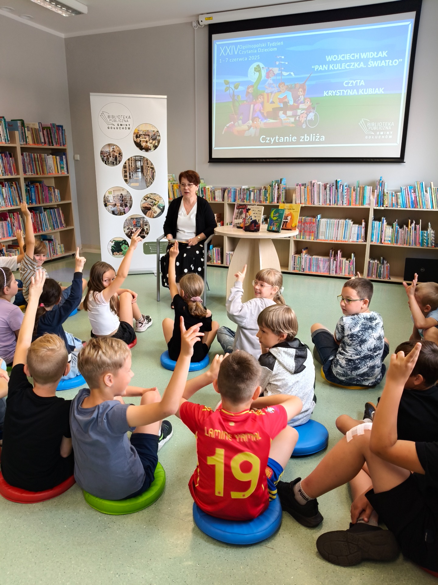 XXIV Ogólnopolski Tydzień Czytania Dzieciom. Dzień 1 - Czytający i dzieci