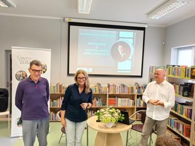 Spotkanie z Mirosławem Zbrojewiczem - Mirosław Zbrojewicz, dyrektor Monika Sobczak-Waliś i Dariusz Rekosz