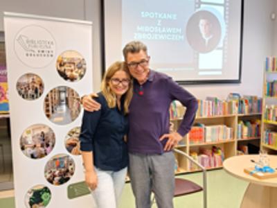 Spotkanie z Mirosławem Zbrojewiczem - Mirosław Zbrojewicz i dyrektor Monika Sobczak-Waliś