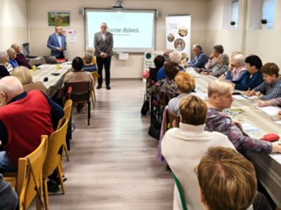  „Tułacze dzieci” – wykład dr. Pawła Głuszka dla studentów GUTW