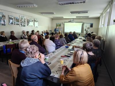  „Tułacze dzieci” – wykład dr. Pawła Głuszka dla studentów GUTW