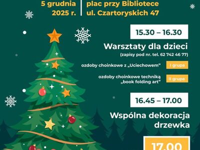 Wspólne dekorowanie i rozświetlenie choinki