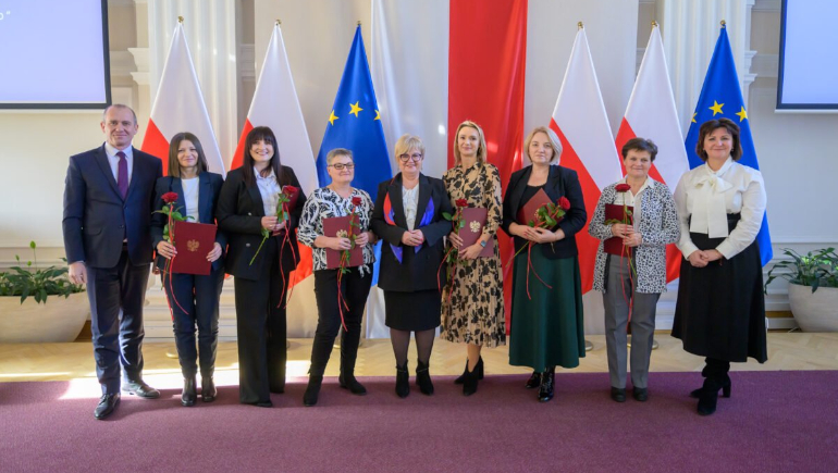 Wyróżnienie_dla_pracowników_służb_społecznych_miniatura
