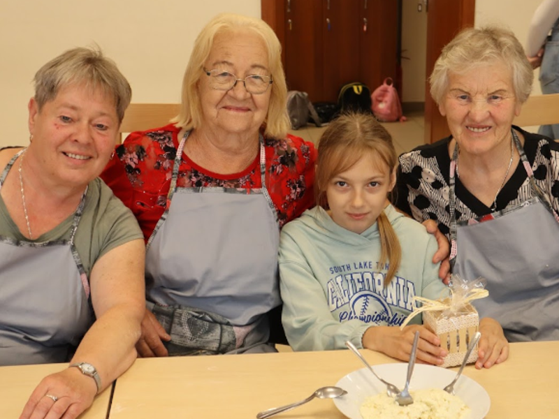 MINIATURA_SENIORZY_I_DZIECI