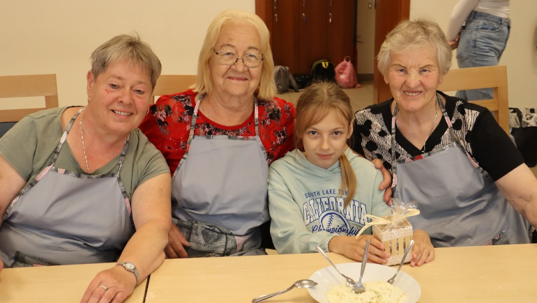 MINIATURA_SENIORZY_I_DZIECI