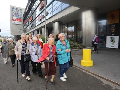 WYJAZD_SENIORÓW_DO_KINA_HELIOS