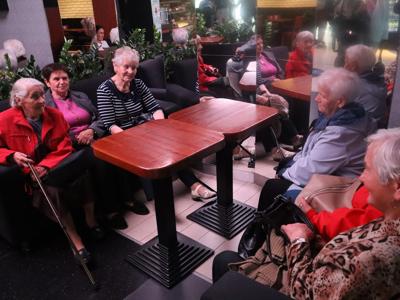 WYJAZD_SENIORÓW_DO_KINA_HELIOS