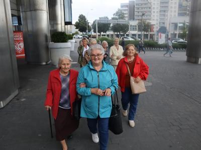 WYJAZD_SENIORÓW_DO_KINA_HELIOS