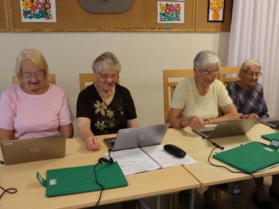 SENIORZY AKTYWNIE I Z PASJĄ