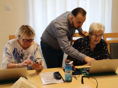 SENIORZY AKTYWNIE I Z PASJĄ