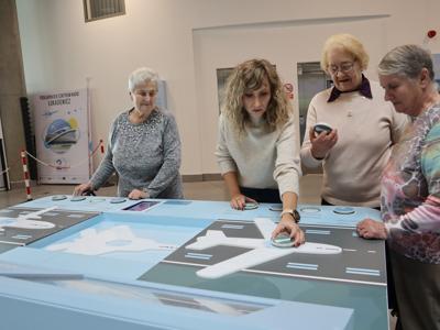 SENIORZY W PODKARPACKIM CENTRUM NAUKI ŁUKASIEWICZA