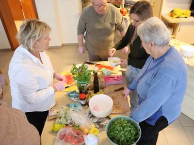 ZDROWY STYL ŻYCIA NA TALERZU – WARSZTATY KULINARNE W „SENIOR-WIGOR”