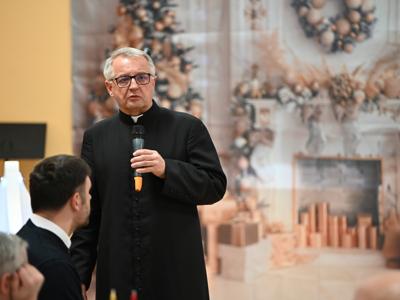 WIECZERZA WIGILIJNA DLA OSÓB STARSZYCH I SAMOTNYCH W GŁOGOWIE MAŁOPOLSKIM