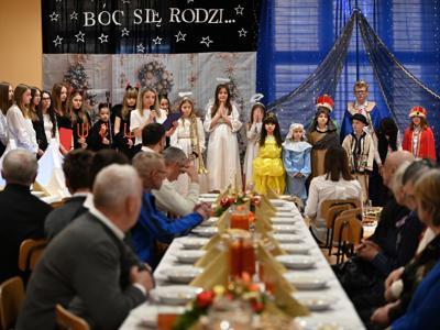 WIECZERZA WIGILIJNA DLA OSÓB STARSZYCH I SAMOTNYCH W GŁOGOWIE MAŁOPOLSKIM