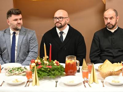 WIECZERZA WIGILIJNA DLA OSÓB STARSZYCH I SAMOTNYCH W GŁOGOWIE MAŁOPOLSKIM