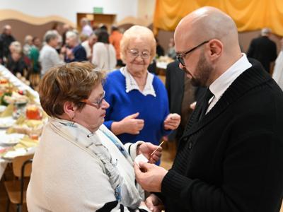 WIECZERZA WIGILIJNA DLA OSÓB STARSZYCH I SAMOTNYCH W GŁOGOWIE MAŁOPOLSKIM