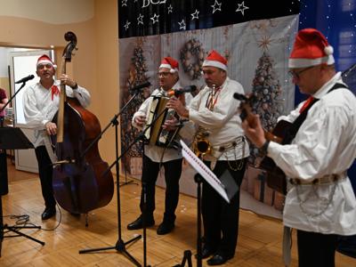 WIECZERZA WIGILIJNA DLA OSÓB STARSZYCH I SAMOTNYCH W GŁOGOWIE MAŁOPOLSKIM