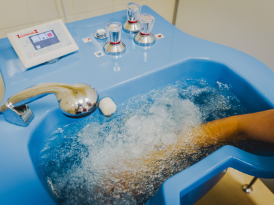Rehabilitacja ręki w wodzie