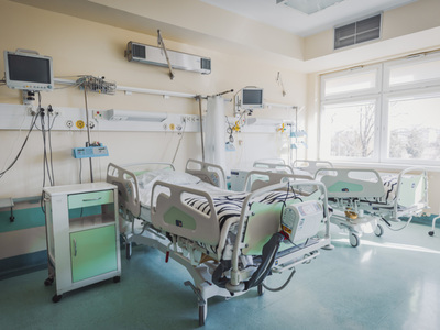 Sala z łóżkami na oddziale 