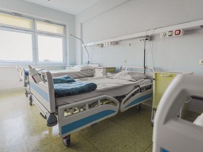 Sala z łóżkami na oddziale 