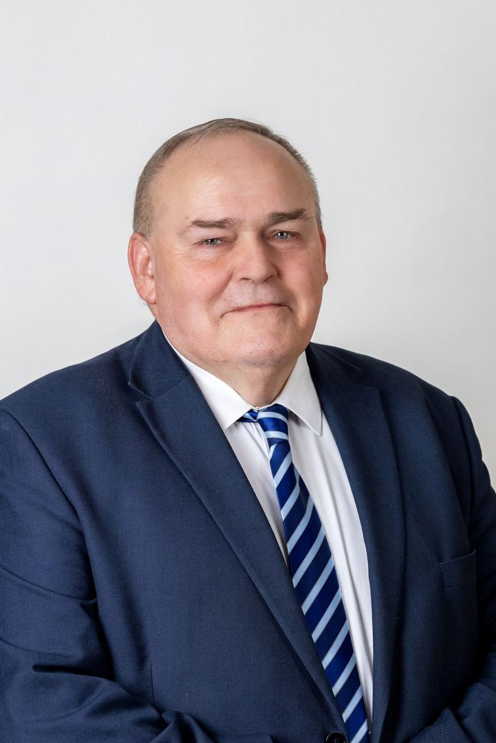 dr Bartłomiej Gruszka Dyrektor