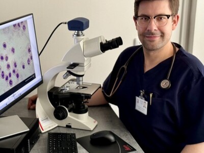 dr n. med. Cezary Iwaszkiewicz z Oddziału Reumatologii, Układowych Chorób Tkanki Łącznej i Immunoterapii Chorób Reumatycznych