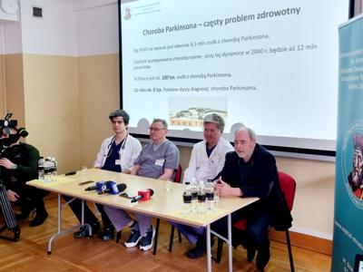 Konferencja prasowa. Od lewej lek. Joachim Dziwak, dr n. med. Artur Drużdż, dr hab. n. med. Bartosz Sokół, dr n. med. Janusz Rzeźniczak