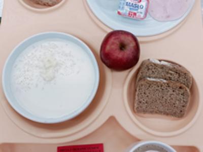 Posiłek na dzień 04.03.2025 roku - śniadanie dieta cukrzycowa- dieta z ograniczeniem łatwo przyswajalnych węglowodanóww