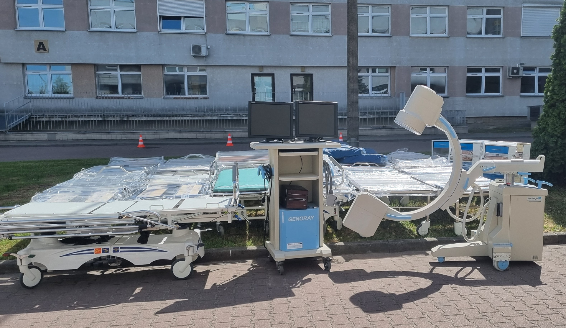 Aparat RTG, łóżka i materace 