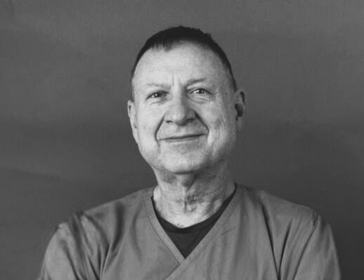 czarno-biale zdjęcie lekarza 