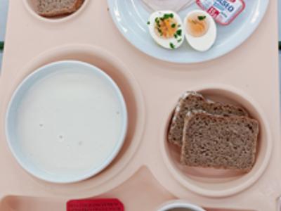 Posiłek na dzień 03.11.2025 roku - śniadanie dieta cukrzycowa - dieta z ograniczeniem łatwo przyswajalnych węglowodanów.