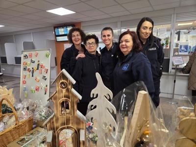 policjantki oraz wolontariusze Stowarzyszenia 