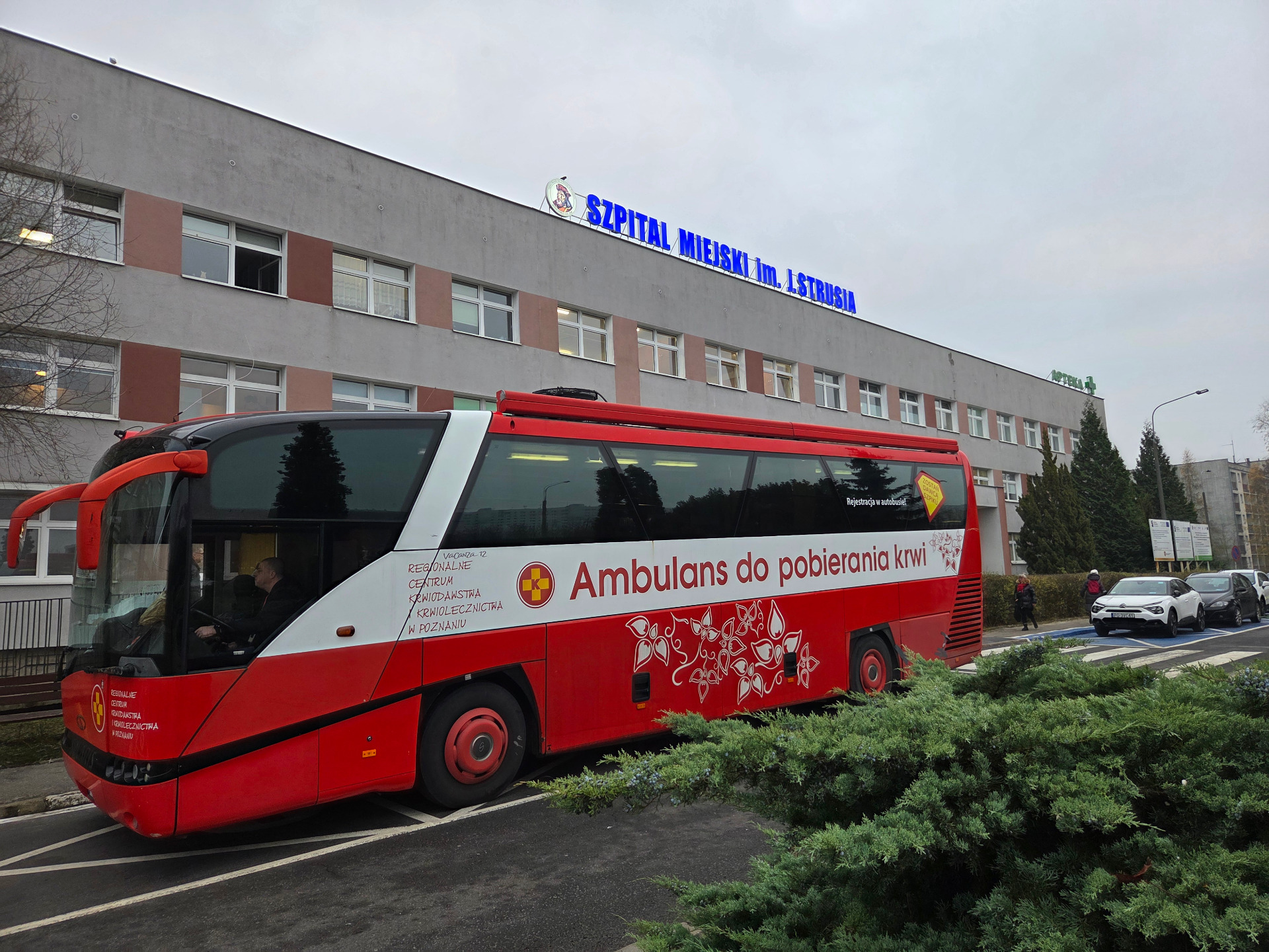 krwiobus przed szpitalem