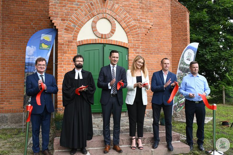 Wystawy i wernisaże w Galerii Leśnej oraz Kuźni Kultury 