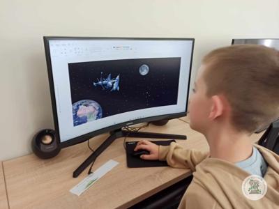 Projektowanie kosmosu na zajęciach z projektowania graficznego.