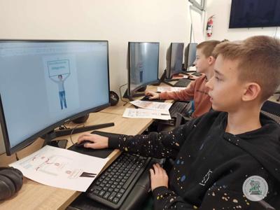 Zajęcia z projektowania graficznego dla dzieci.