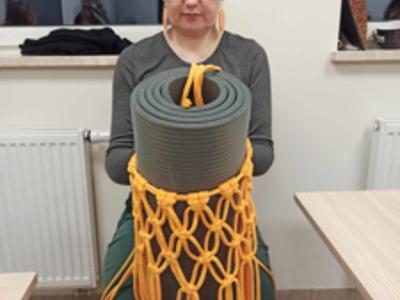 Uczestniczki podczas warsztatów kreatywnych - etui na karimatę do jogi