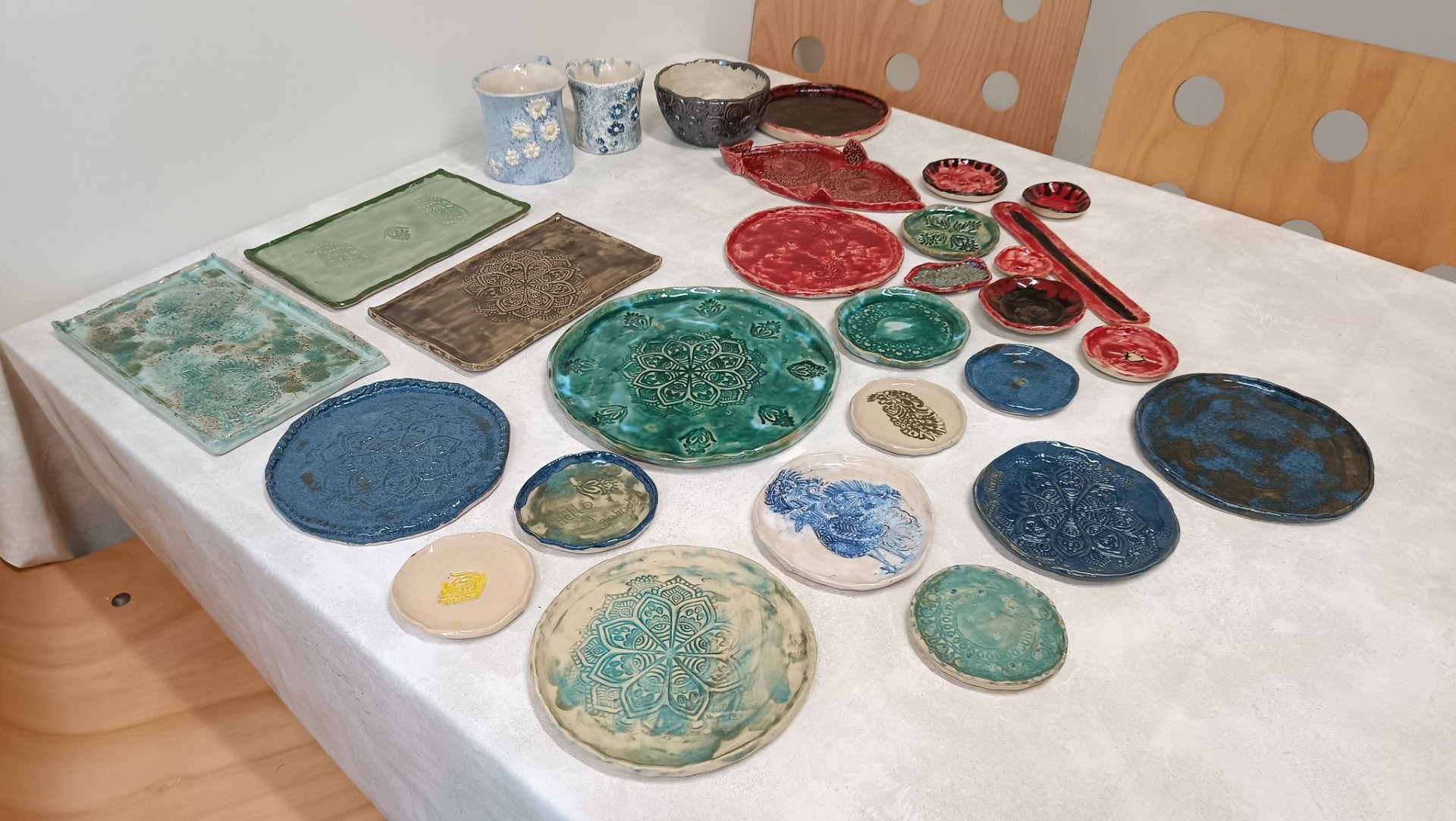 Prace ceramiczne, które powstały na zajęciach w Gminnym Ośrodku Kultury w Stawigudzie