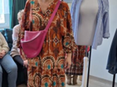 Seniorka podczas stylizacji