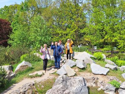 Relacja z wycieczki seniorów do Warszawy – Powsin i Wilanów/ 07.05.2025